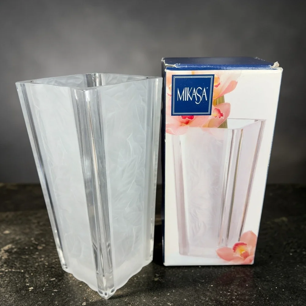 Mikasa Garden Splendor Square Vase‎ Frosted Leaf Crystal Japan New in Box Clear
